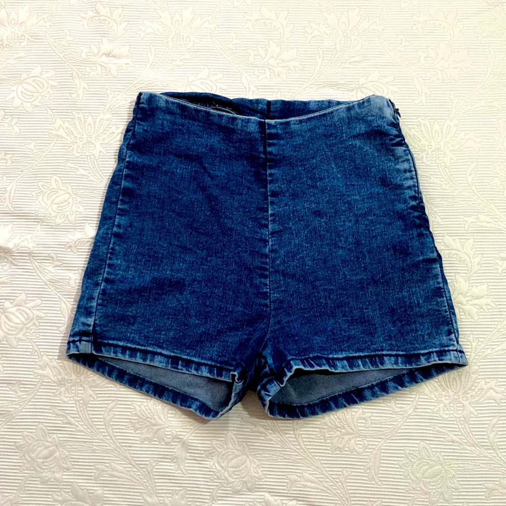 High-Waisted Shorts ♻️